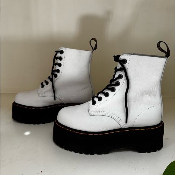Dr. Martens 1460 Pascal Max White Leather Cushion Platform Boots- Women's Size 8 - Picture 2 of 5